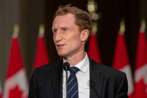 Canadá reimpondrá visas a México, que estudia aplicar reciprocidad