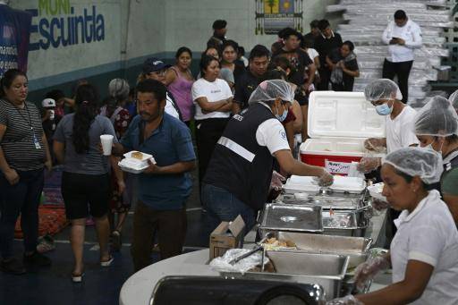 Vecinos del volcán de Fuego de Guatemala, entre el temor a morir y a los ladrones