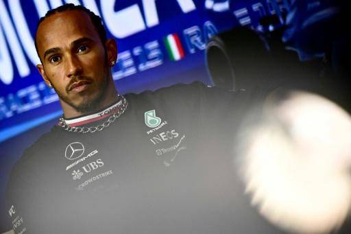 Hamilton negocia su fichaje por Ferrari para 2025, según varios medios