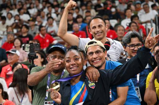 Juleisy Angulo da un inédito oro sorpresa a Ecuador en jabalina