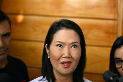 La derechista Keiko Fujimori mantiene una leve ventaja en el escrutinio presidencial en Perú