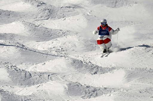 El canadiense Kingsbury se desquita con oro olímpico en moguls paralelos