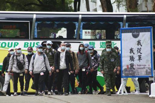 Taiwán regresa al servicio militar de un año con rapado de jóvenes reclutas