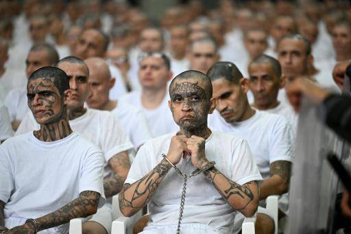 La Fiscalía de El Salvador anticipa condenas de miles de años en un juicio masivo contra pandilleros