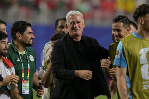 Vladimir Petkovic celebra la clasificación de Argelia tras el partido ante Austria en Kansas City el 27 de junio de 2026
