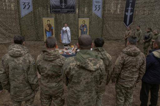 Un capellán para vivos y muertos en el campo de batalla en Ucrania