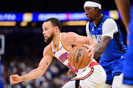 Stephen Curry deslumbra con 12 triples en triunfo de los Warriors