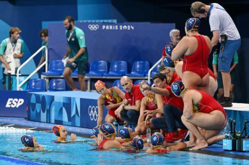 España va por medallas en el waterpolo femenino tras vencer a Canadá
