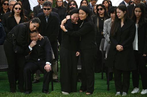 Perú despide una era con masivo y solemne adiós a Fujimori