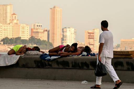 Cuba comienza a restablecer la electricidad tras nuevo apagón nacional
