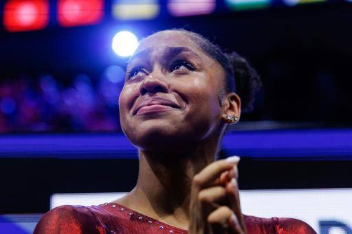 La estadounidense Blakely logra oro mundial en concurso general de gimnasia