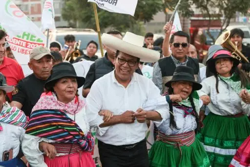 El izquierdista Sánchez pide defender el voto popular en el inicio de la campaña al balotaje en Perú