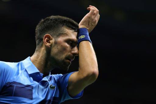 Djokovic resiste en el US Open tras abandono de Djere y supera a Federer en victorias