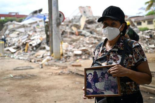 Quedan los recuerdos: una campaña recupera pertenencias de víctimas del terremoto en Colombia