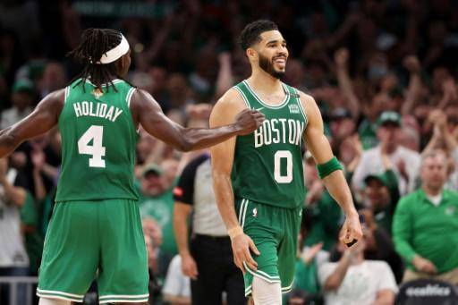 Los Celtics rematan a los Mavs de Doncic y regresan al trono de la NBA