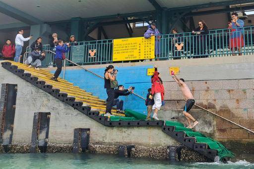 Delirio y analgésicos: la conquista de Hong Kong por mar en menos de 21 horas