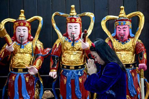 Por San Valentín, los vietnamitas le rezan a Buda para encontrar pareja