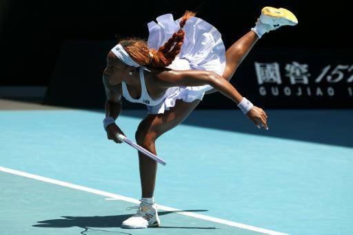 Gauff supera un tropiezo y comienza con buen pie su camino en Melbourne