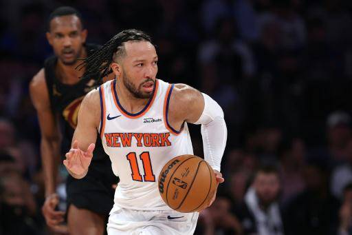 Jalen Brunson avanza con la pelota en la victoria de los New York Knicks ante los Cleveland Cavaliers en el primer juego de la final de la Conferencia Este de la NBA el 19 de mayo de 2026