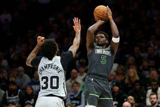Edwards se eleva ante Wembanyama en remontada de Timberwolves