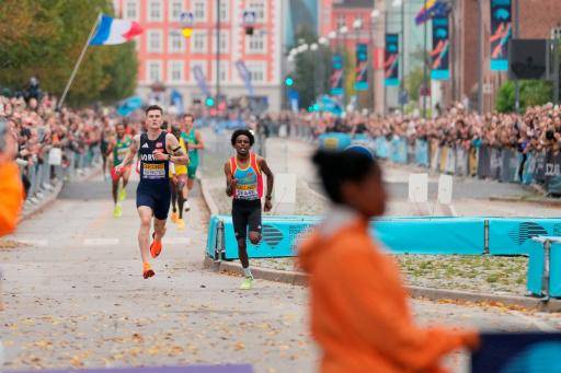 El eritreo Seare campeón del mundo de 5 km por delante de Ingebrigtsen
