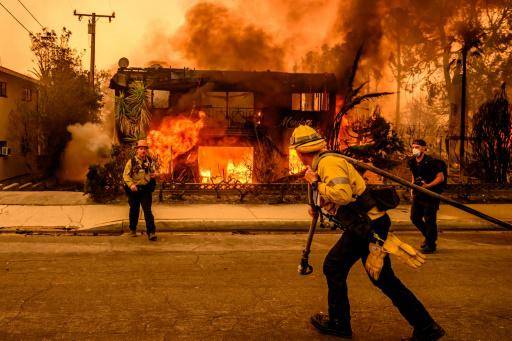 Incendios en Los Ángeles: los vientos amainan, las críticas se multiplican