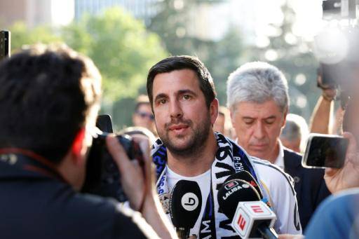 Riquelme desafiará a Pérez en elecciones a presidencia del Real Madrid
