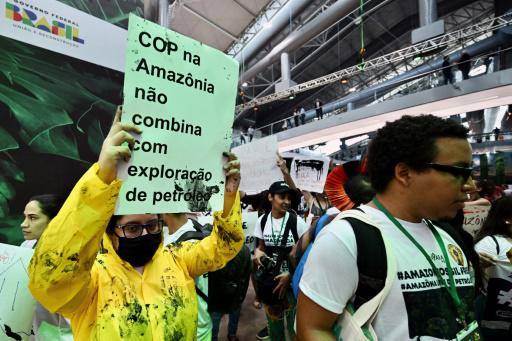 Clamor de indígenas en Nueva York para prohibir explotación petrolera en la Amazonía