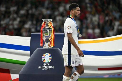 España espera a sus héroes, Inglaterra llora la derrota en final de la Eurocopa