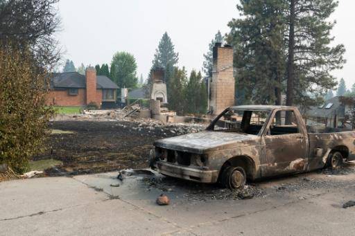 Más de 65.000 personas huyen de los incendios que arrasan una ciudad en el noroeste de EEUU