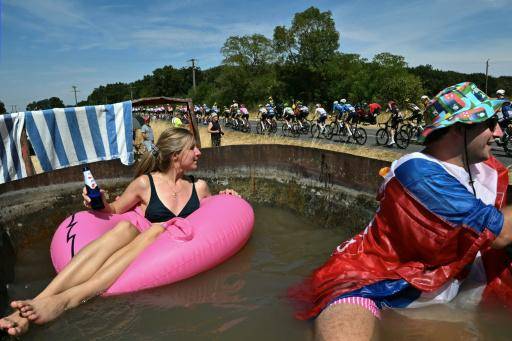 La fatiga y el calor, los molestos compañeros de viaje de los ciclistas del Tour