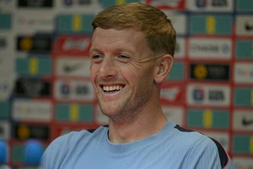 El portero de Inglaterra, Jordan Pickford, atiende a la prensa en Kansas City el 13 de julio de 2026, antes de la semifinal del Mundial ante Argentina