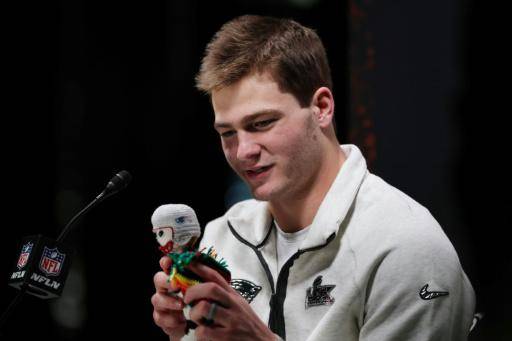 Cascos fuera: las estrellas se sinceran al abrirse el circo del Super Bowl