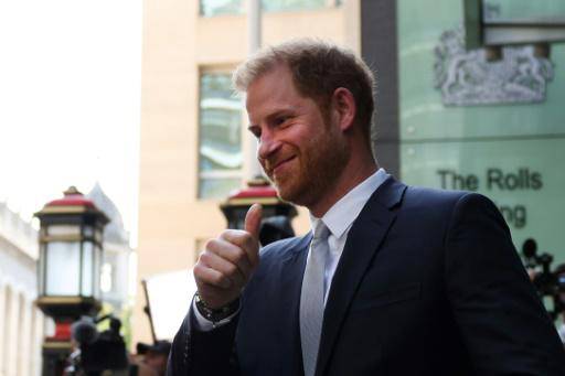 El principe Enrique y el propietario del tabloide The Sun llegan a un acuerdo económico