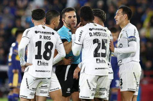 Boca aprovecha la irresponsabilidad de Recoleta y se acerca a cuartos de la Sudamericana