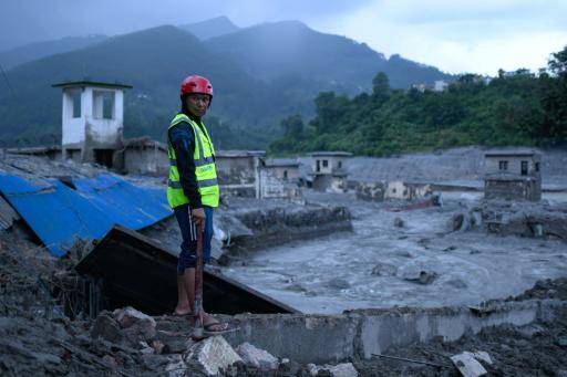 Riesgo de nuevas crecidas complica los rescates en Nepal tras mortífero deslave