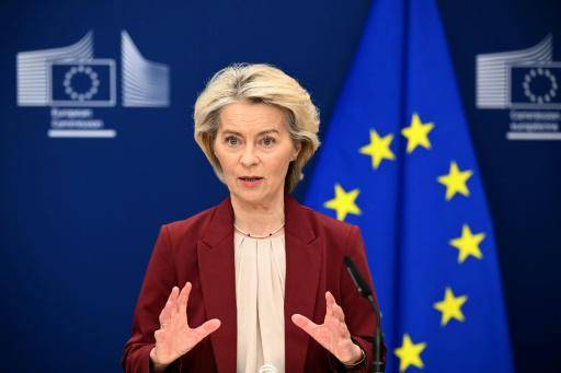 Ursula von der Leyen, presidenta de la Comisión Europea, habla durante una rueda de prensa el 3 de diciembre de 2025 en Bruselas