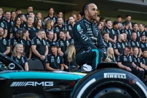 Hamilton celebra su histórico paso por Mercedes antes del fin de una era