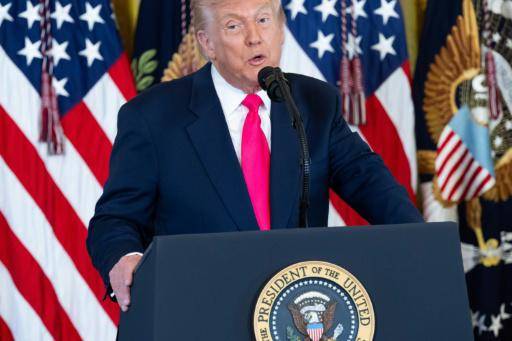 El presidente de EEUU, Donald Trump, habla durante un acto en el Despacho Oval de la Casa Blanca, el 13 de noviembre de 2025 en Washington