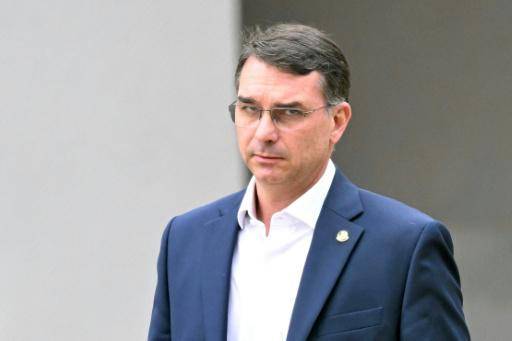 El presidenciable brasileño Flávio Bolsonaro no podrá visitar a su padre hasta después de las elecciones