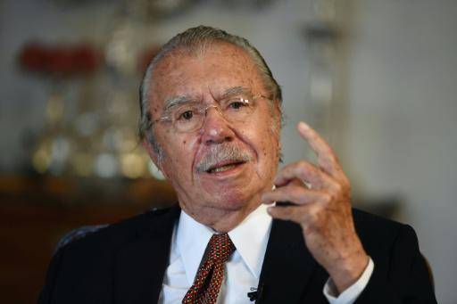 El expresidente brasileño José Sarney sale del hospital tras sufrir una neumonía