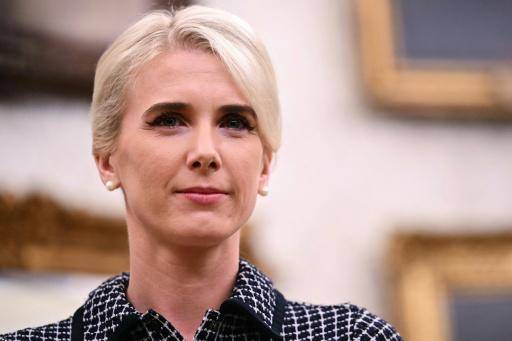 Trump regaló 45.000 dólares a su asesora Natalie Harp, la impresora humana, según medios de EEUU