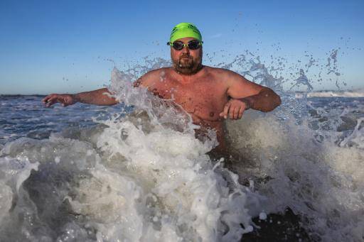 El francés Stève Stievenart logra la triple corona del fin del mundo en aguas abiertas