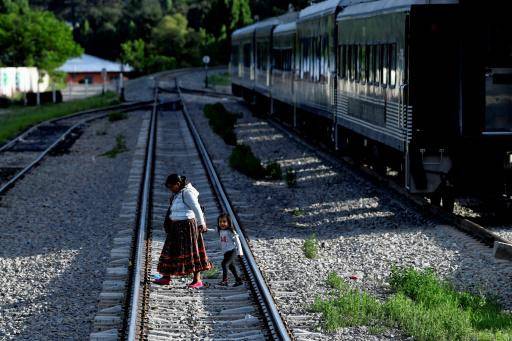 El tren de las Barrancas del Cobre en México atrae a turistas intrépidos