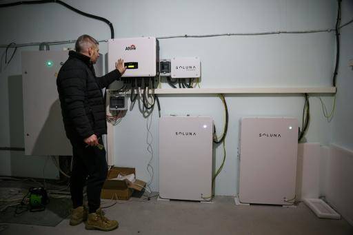 Vecinos de Kiev se organizan para sobrevivir a los apagones energéticos