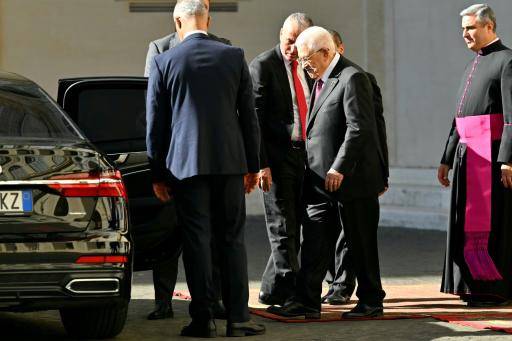 El papa León XIV se reúne por primera vez con el presidente palestino Abás