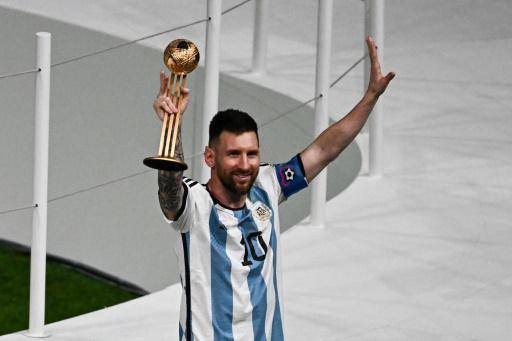 Lionel Messi recibe el Balón de Oro del Mundial de Catar-2022