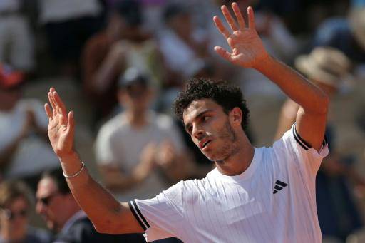 Francisco Cerúndolo sigue a su hermano a tercera ronda en Roland Garros