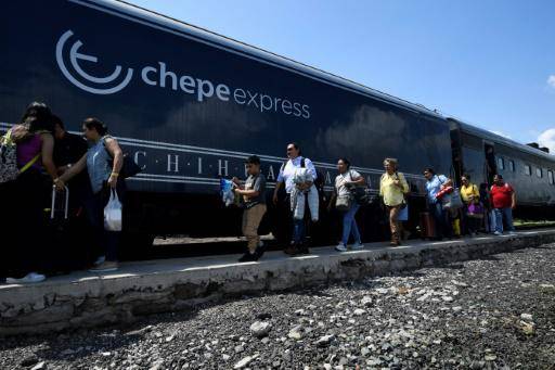 El tren de las Barrancas del Cobre en México atrae a turistas intrépidos