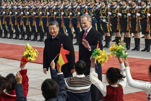 El rey de España y Xi abogan por un desarrollo global abierto en una reunión en Pekín